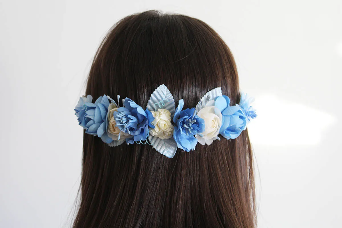 Corona ceremonia niña azul celeste beige
