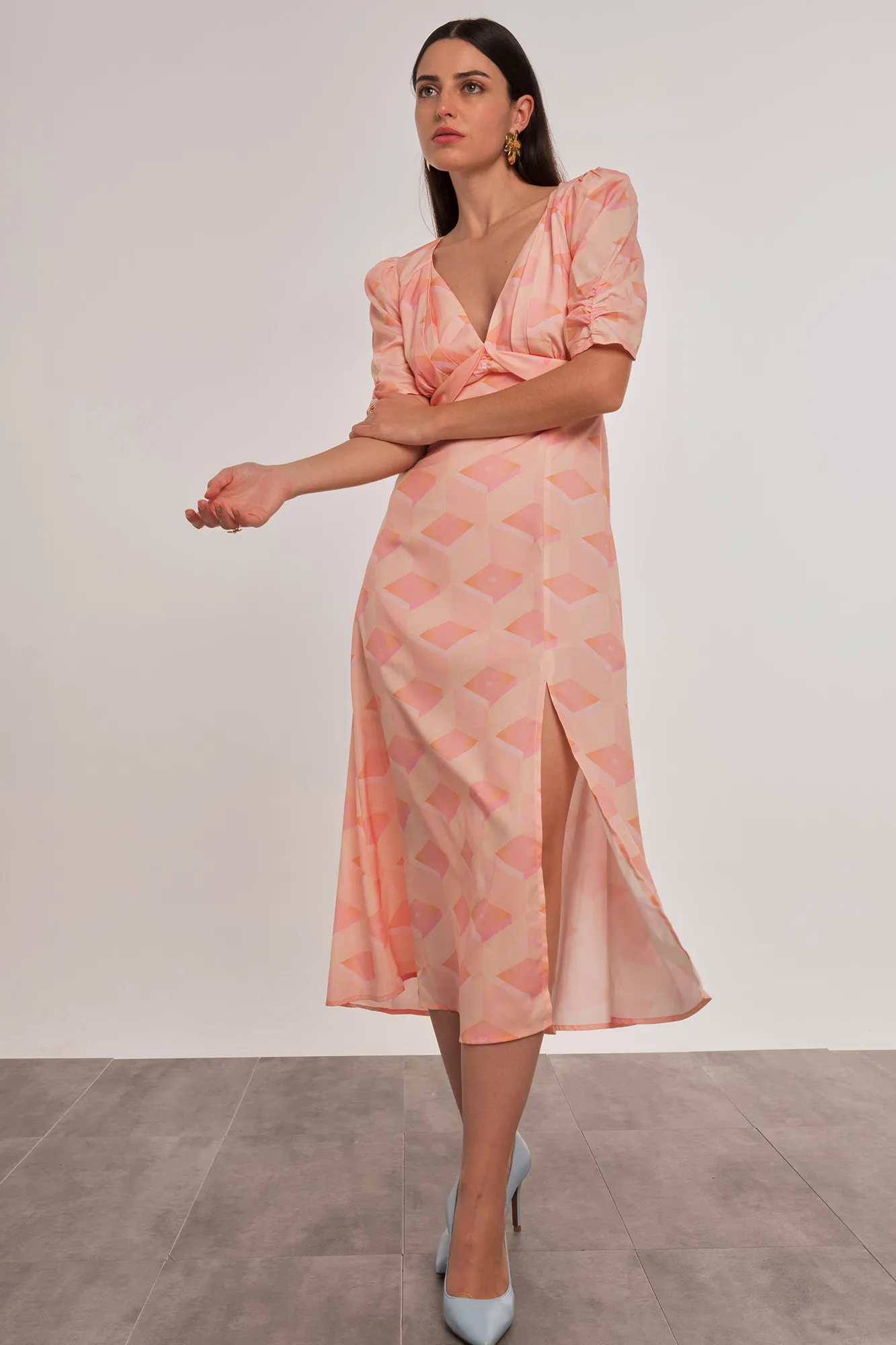 Dolores Promesas Vestido midi manga corta estampado geométrico