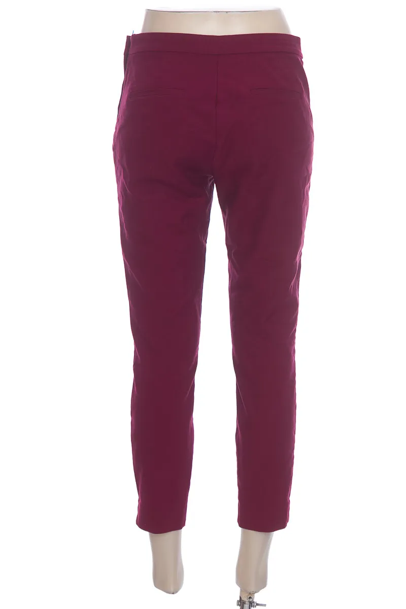 Pantalón color Vinotinto - Stradivarius