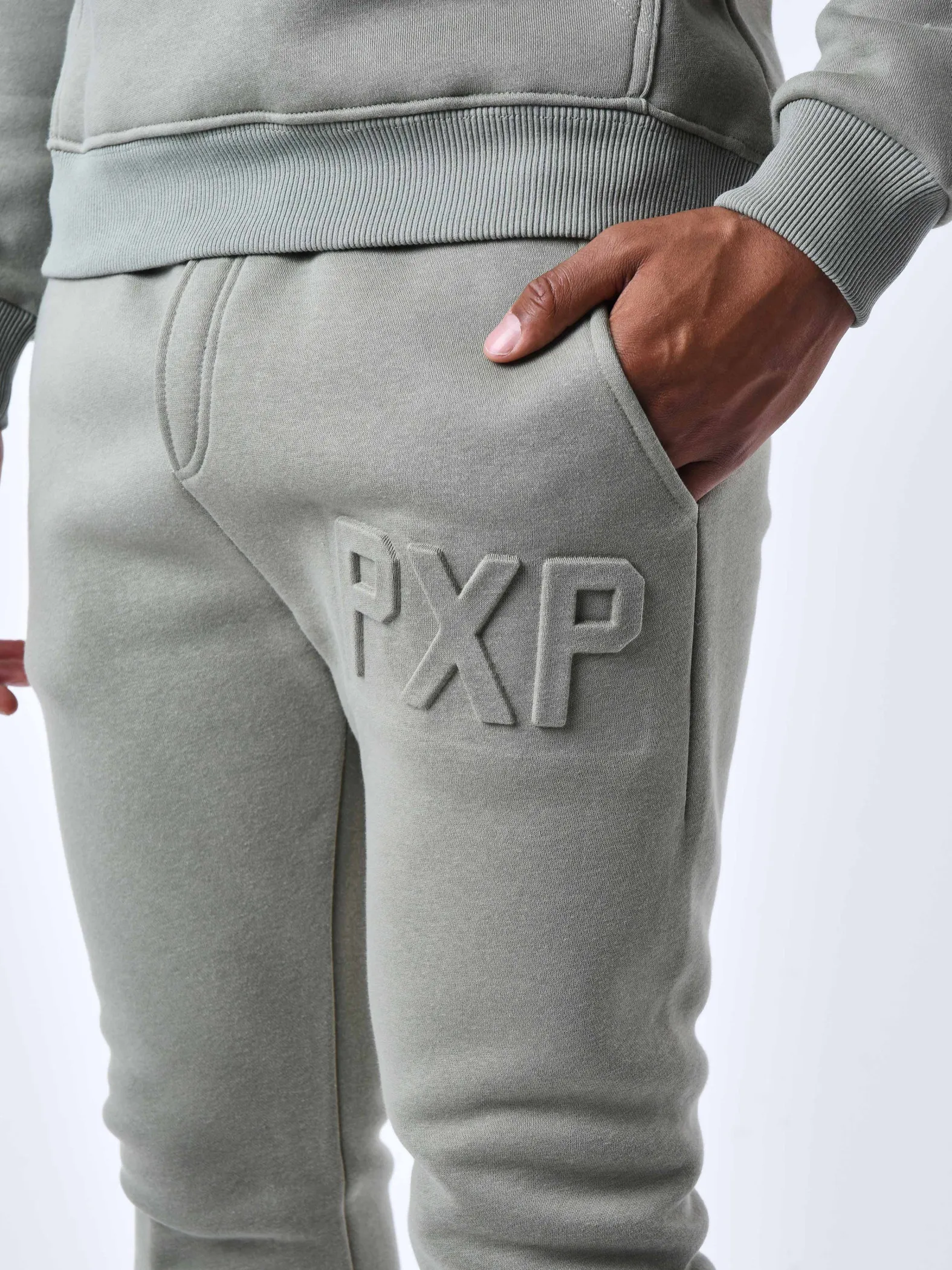 Pantalón de chándal con logotipo en relieve