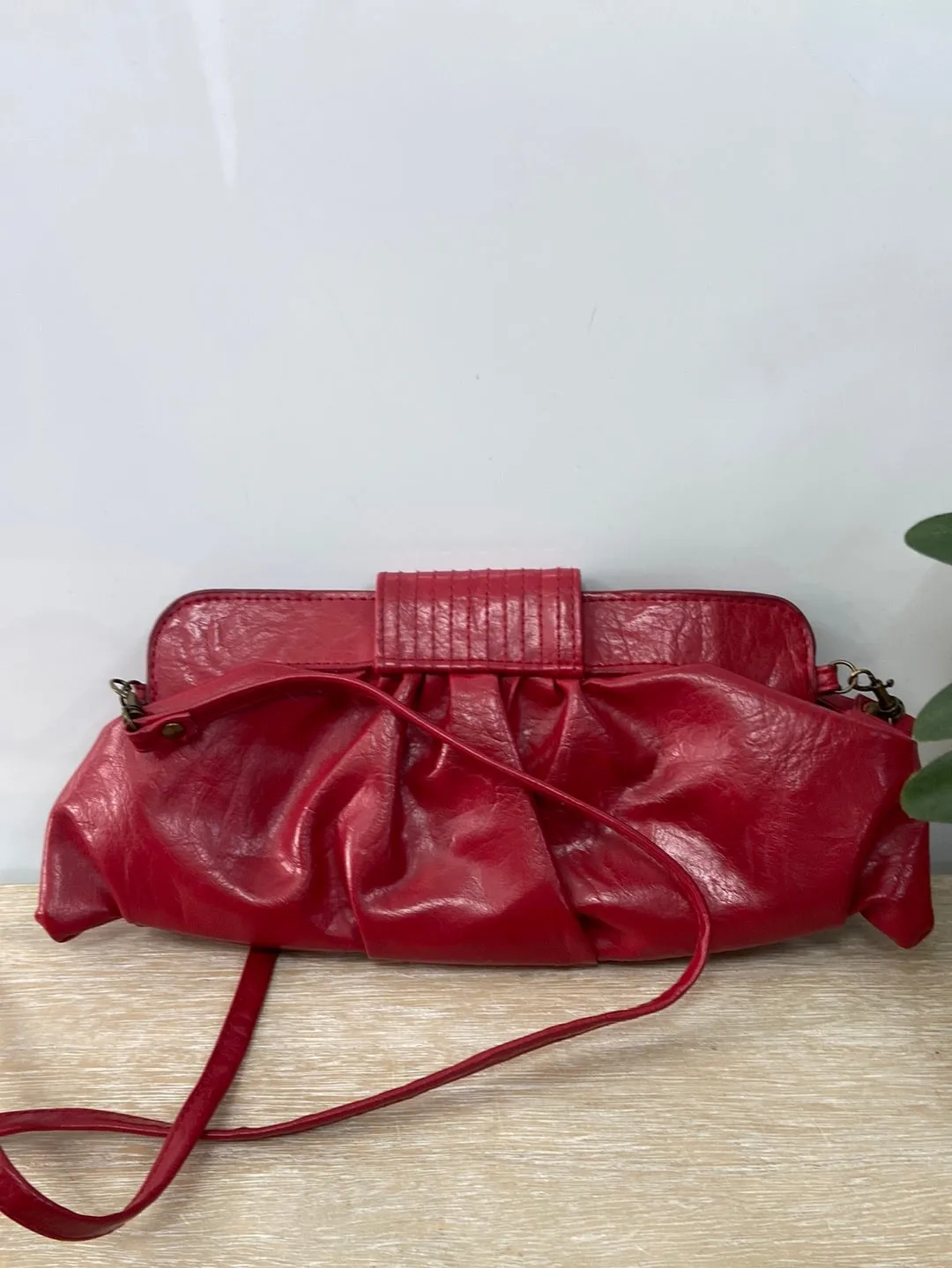 PEPE JEANS. Bolso burdeos