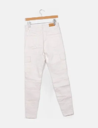 Stradivarius Pantalón denim blanco cargo