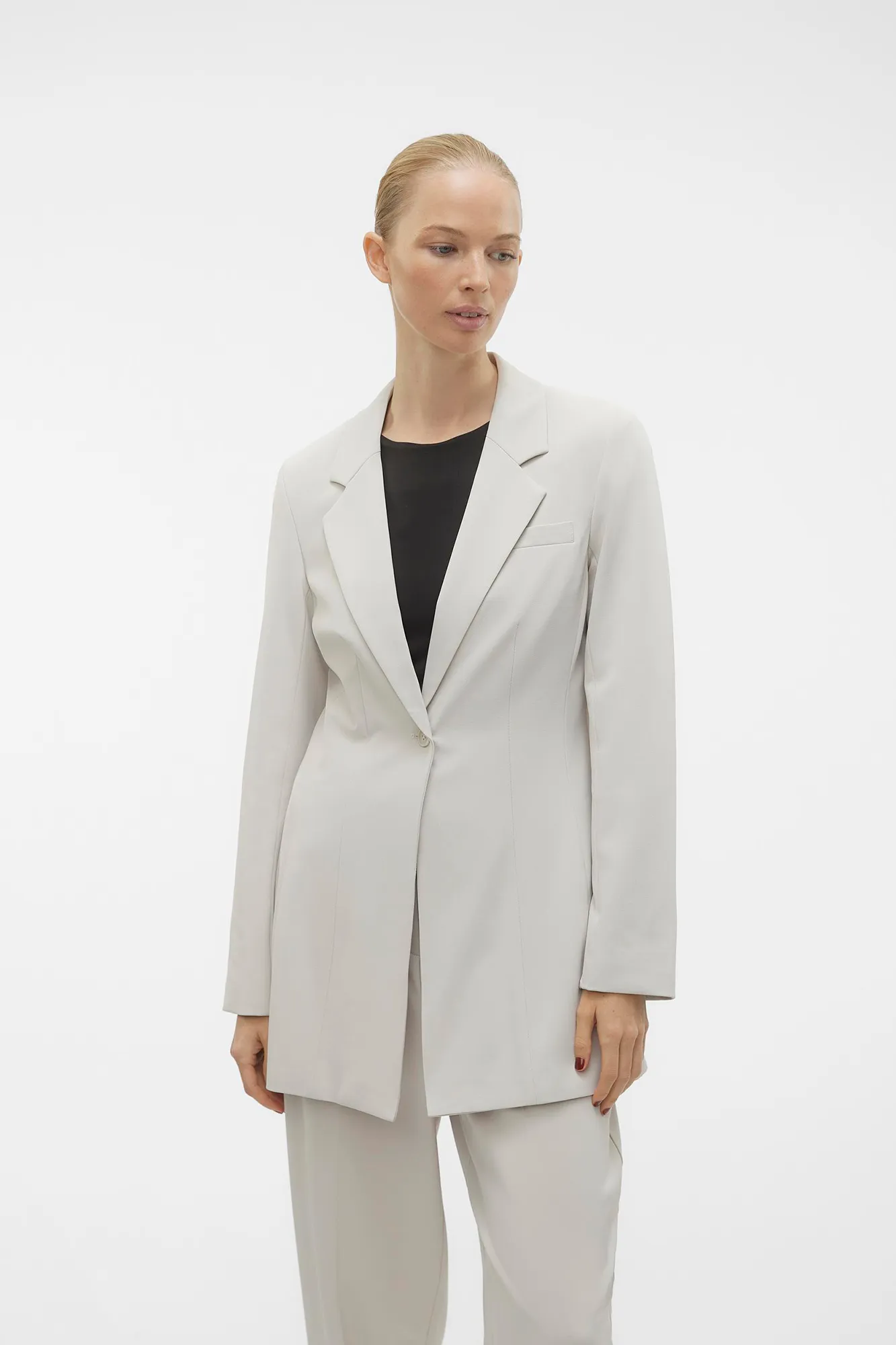 Vero Moda Blazer larga de corte Slim