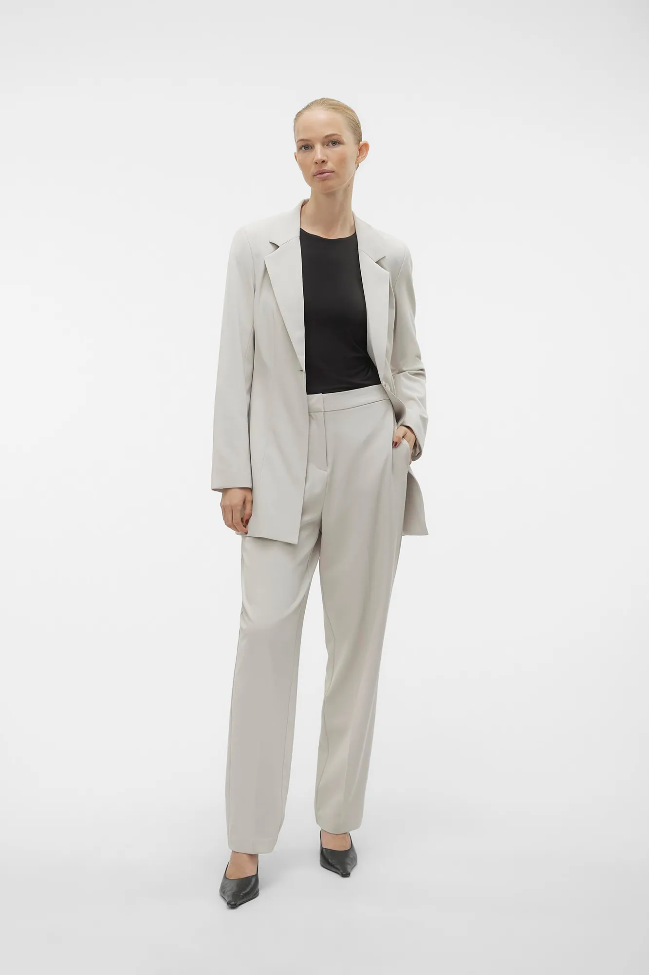 Vero Moda Blazer larga de corte Slim