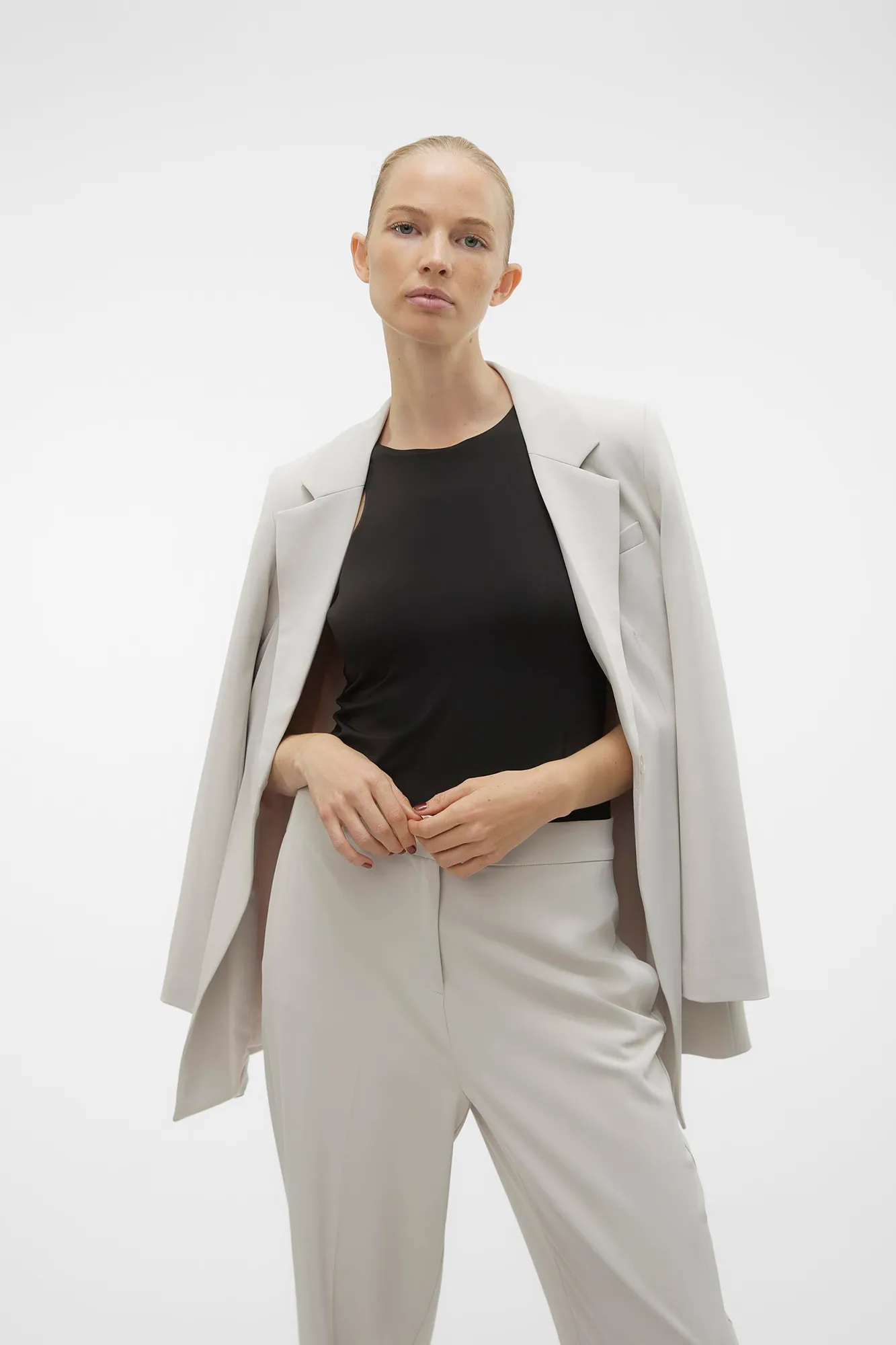 Vero Moda Blazer larga de corte Slim