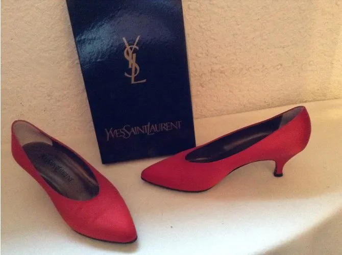 Yves Saint Laurent Tacones Roja 