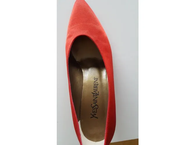 Yves Saint Laurent Tacones Roja 